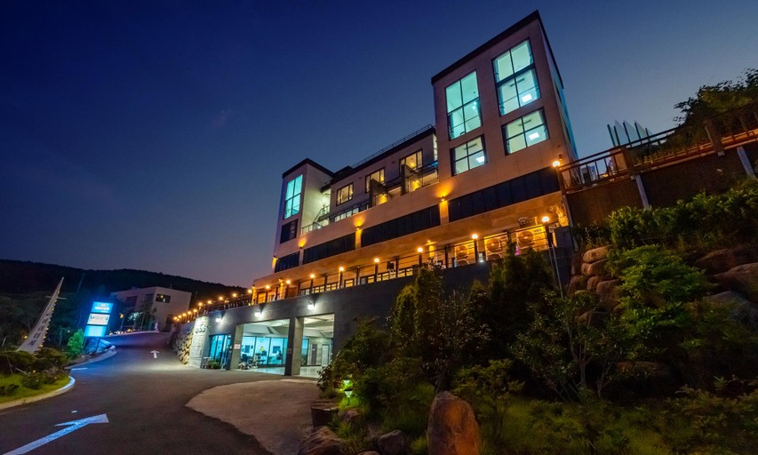 Exterior & Views 5, Tongyeong By the See Spa Pension, Tongyeong