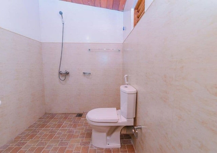 Bathroom 2, Blue Haven Hotel, K.F.G. & G. Korale
