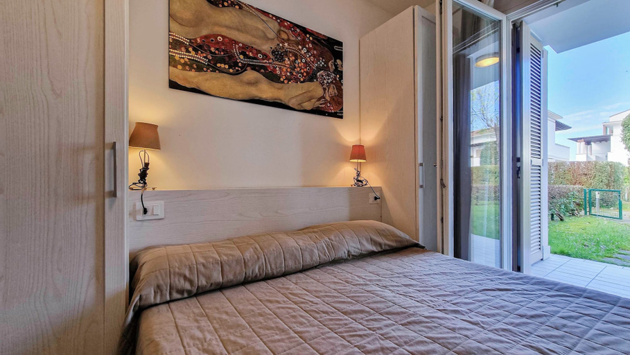 Bedroom 3, Lovely Apartment With Solarium and Swimming Pool, Venezia