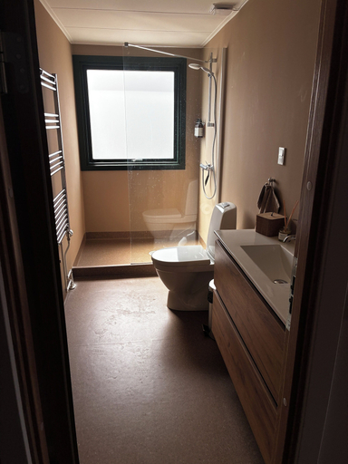 Bathroom 5, Albi's Sandvig, Bornholm
