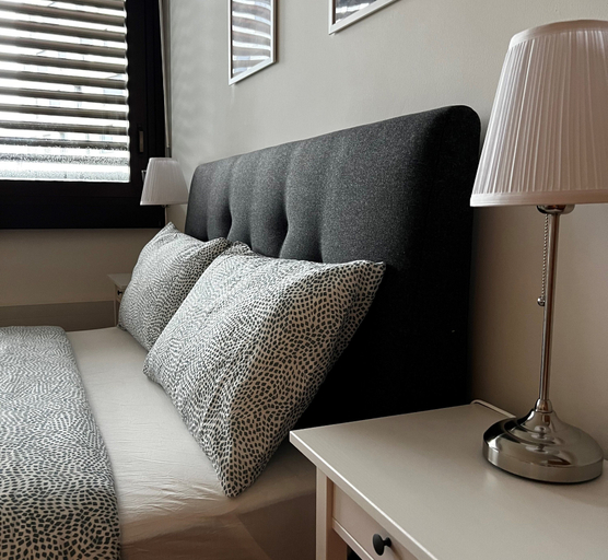 Room 3, Lugano City Apartment in Cassarate Facing the Lake, 5min From the Centre, Lugano