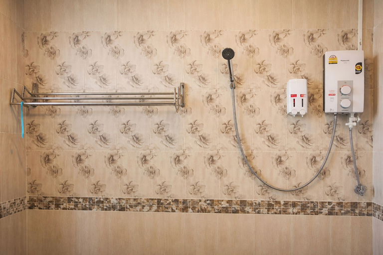 Bathroom 2, Lay De Bua Resort, Khuan Khanun