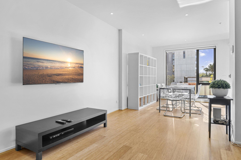 Separate living room 3, Spacious 1 Bed Apartment Near St Kilda Beach, Melbourne