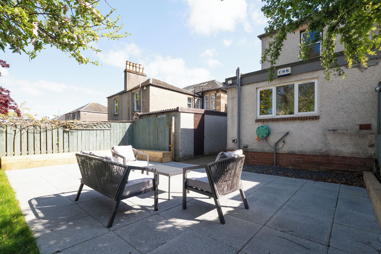 Terrace/patio 2, Spacious 4BR - Private driveway & Garden, South Lanarkshire