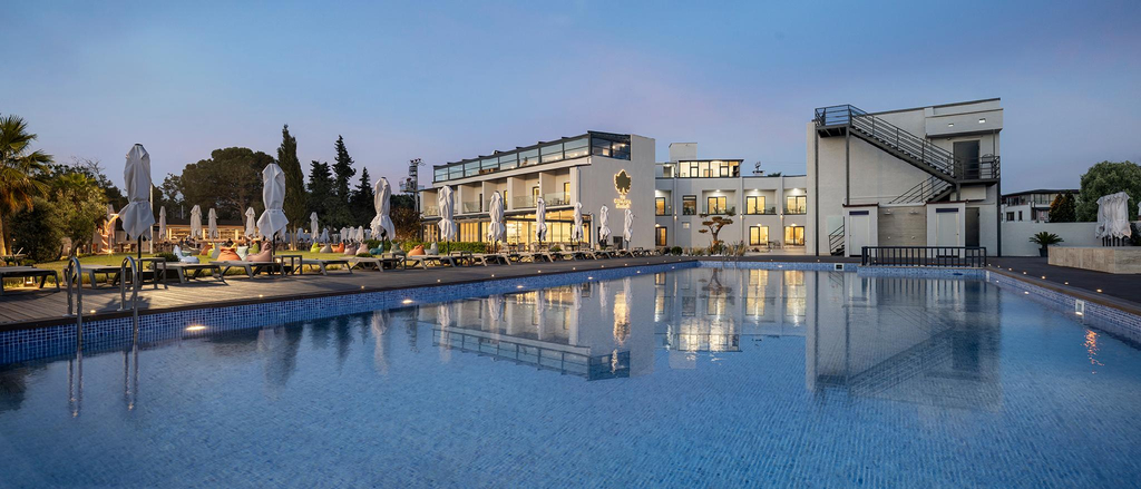 4, The Komana Dardanelles, Merkez