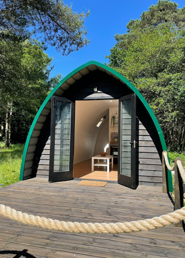 Exterior & Views, Nuthatch Cabin at Cloudshill Glade - Campsite, Dorset