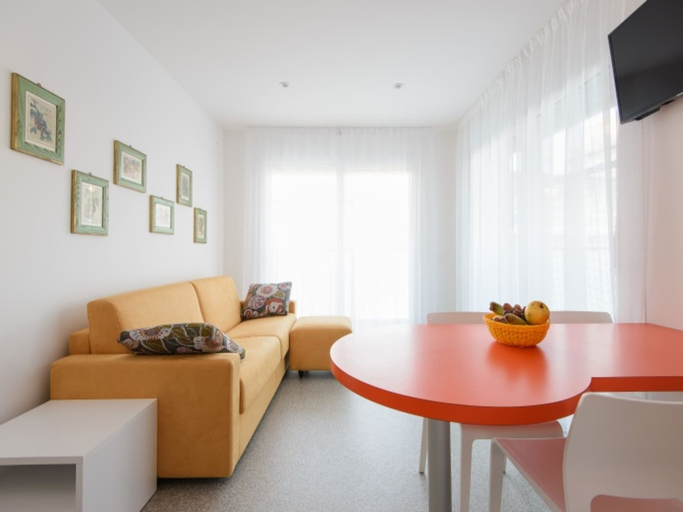 Living room 4, Colorful Property in Lignano, Udine