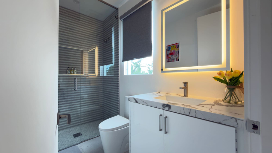 Room 5, New Modern St Pete Home Near Downtown Beaches, Pinellas
