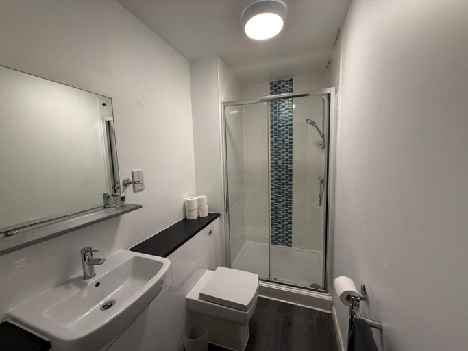 Bathroom 3, Magna House, Surrey