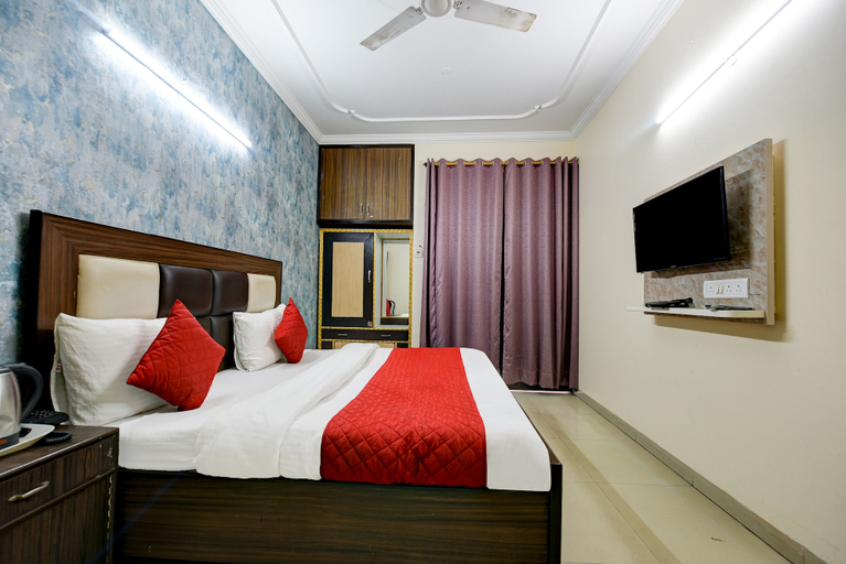 Room amenity 4, Room-hotel Mayank Plaza-near IGI Airport, Delhi