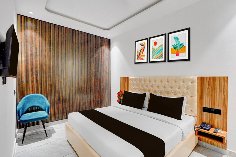 Room 5, Deluxe Troy Resorts and Wellness, Sahibzada Ajit Singh Nagar