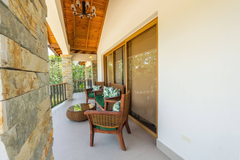 Balcony 5, La Vega Villa With Private Pool and BBQ, Concepción de la Vega