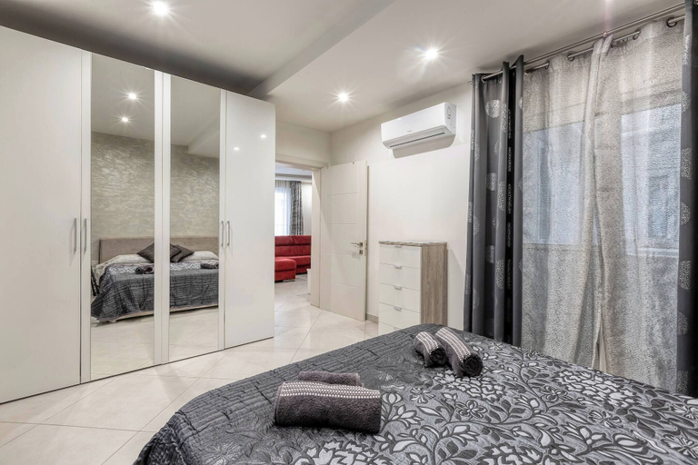 Room 3, Luxury & Cosy 3 Bedroom Apt in Gzira & Sliema, Close Stjulians by Walk