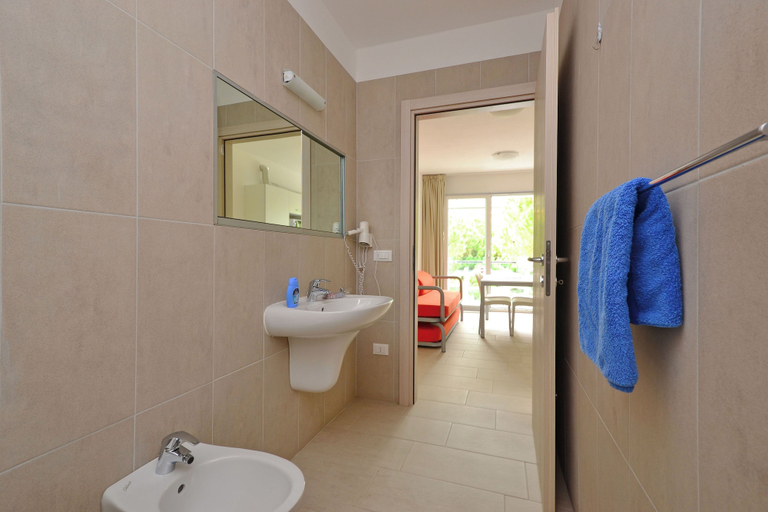 Bathroom 2, Relaxing Stay in a Beachside Flat, Udine