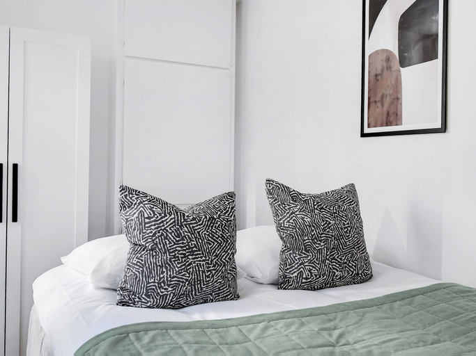 Bedroom 4, City 1- Pleasant 4-bdr Apt in Central Copenhagen, Copenhagen