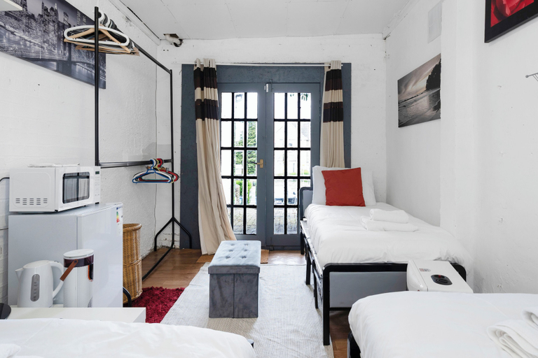 Room 3, Room-bed AND Breakfast Free Prosecco CH, Edinburgh