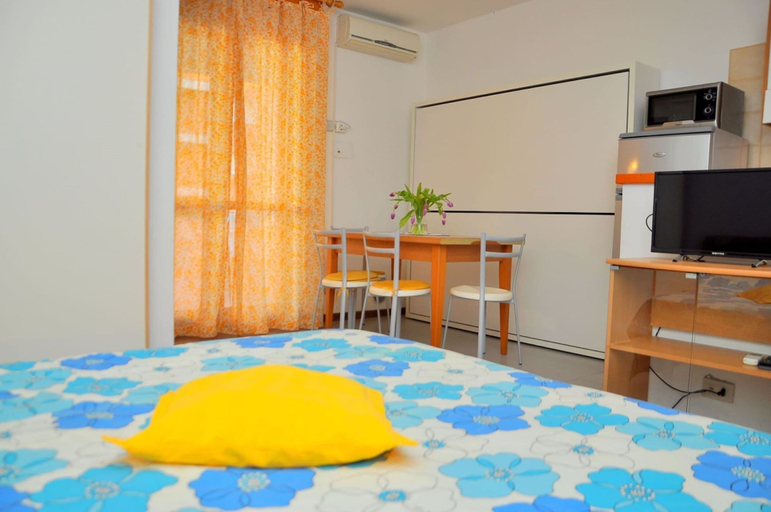 Bedroom 3, Cozy Studio Flat With Shared Pool-beahost, Venezia