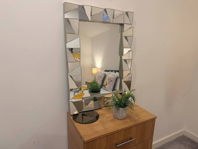 Room 2, Contractor Friendly 2BR Weekly, Monthly Discount, Bradford