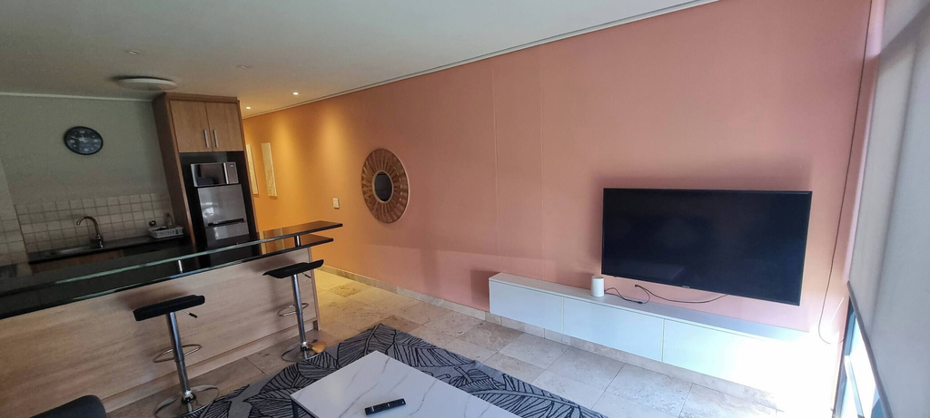 Interior 2, Modern Sleeps 2 Apartment Waterfall Views, City of Cape Town