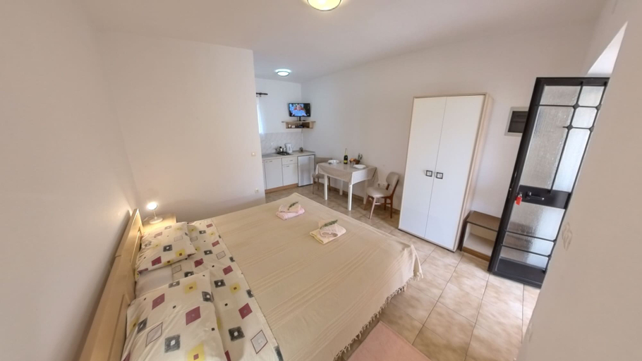 Room 2, Cozy and Practical Studio in Šćavonija, Umag