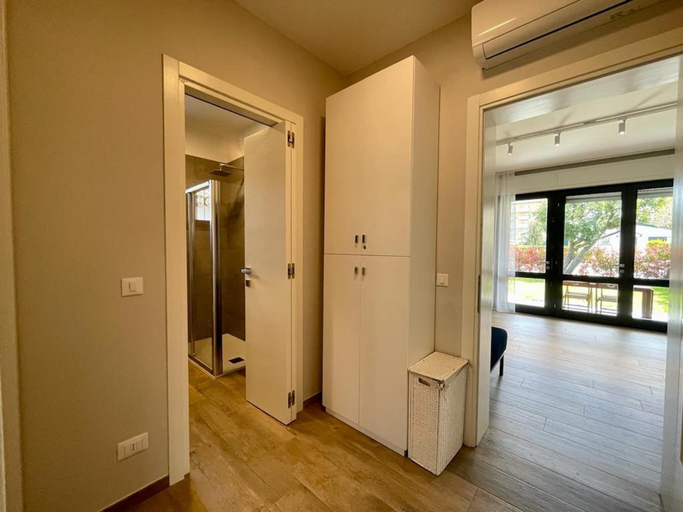 Interior 2, Beachside Villa With Private Garden, Venezia