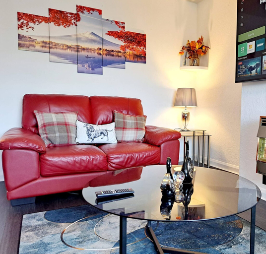 Living room, Cozy 2BR Home Pets Welcome Free Parking & Wifi, Leeds