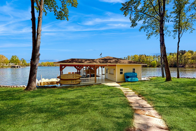 Exterior 2, Lakefront Home With Private Dock, Kayaks, Beach, Badminton, Firepit, & Deck, Spotsylvania