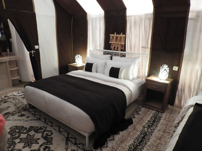 Bedroom 3, Sleeping in a Luxury tent in Merzouga desert, Errachidia