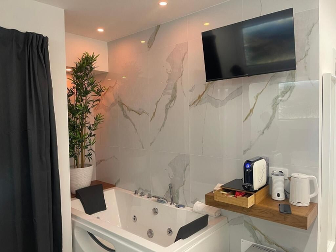 Others 5, MARIDDA-experience rooms-, Messina