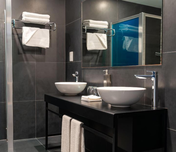 Bathroom 5, be.HOTEL, St Julian's