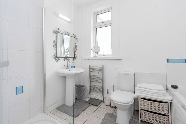 Bathroom, Room-bed AND Breakfast Free Prosecco CH, Edinburgh