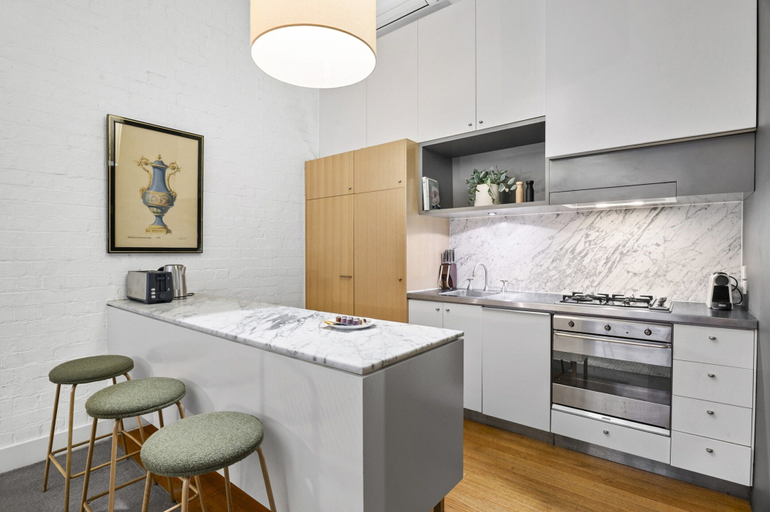 Private kitchen 5, Chic 2-Bed Apartment in Melbourne CBD, Melbourne