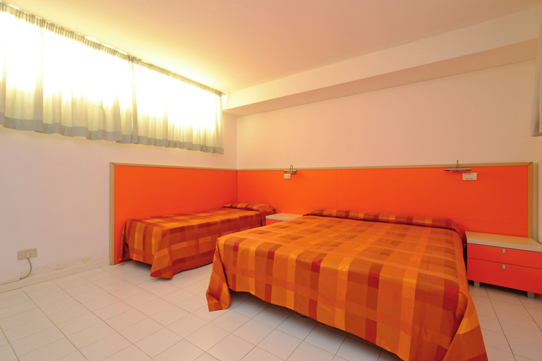 Room 2, Bright Apartment With Balcony, Udine