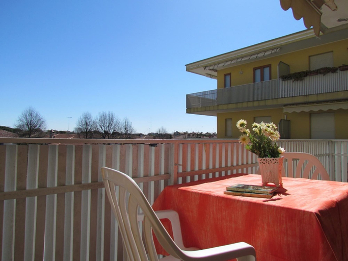 Balcony 2, Lovely Studio in a Pool Paradise, Venezia
