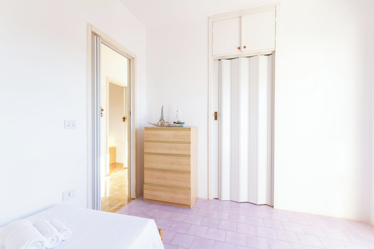 Room 5, Porto Cesareo Air-conditioned Villa Sleeps 12 Torre Lapillo, Lecce