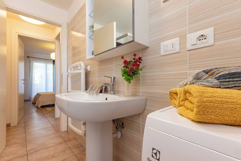 Bathroom 4, Relax During Your Stay in our Apartment, Venezia