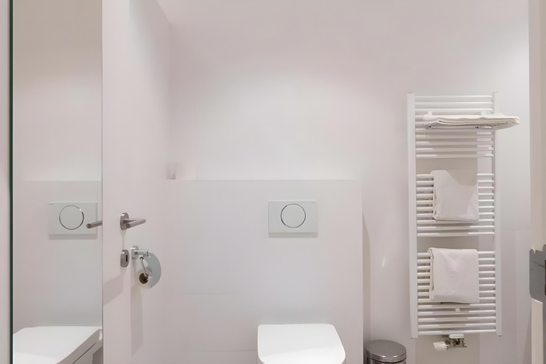 Bathroom 4, Hotel du Théâtre, West-Vlaanderen