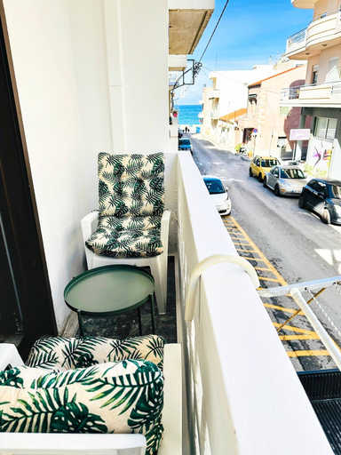 Property grounds, Sea Breeze Sanctuary-1bd 3pl 1ba - 90m To Sea, Crete
