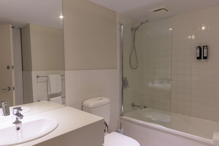 Bathroom 5, Point Hotel, Brisbane