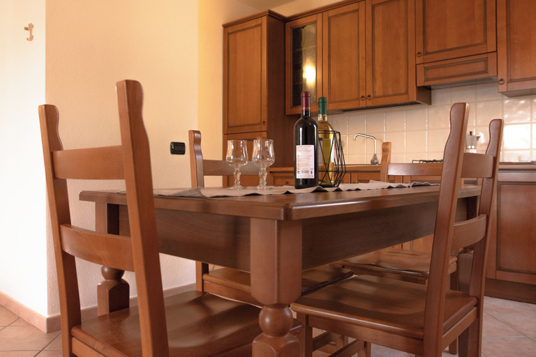 Dining 5, Idyllic Residence Cala Viola 2 Bedroom Sleeps Nm1380, Nuoro