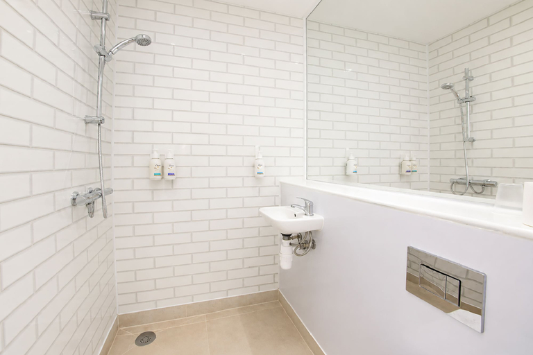 Bathroom 5, Citi Hotel London Heathrow, London