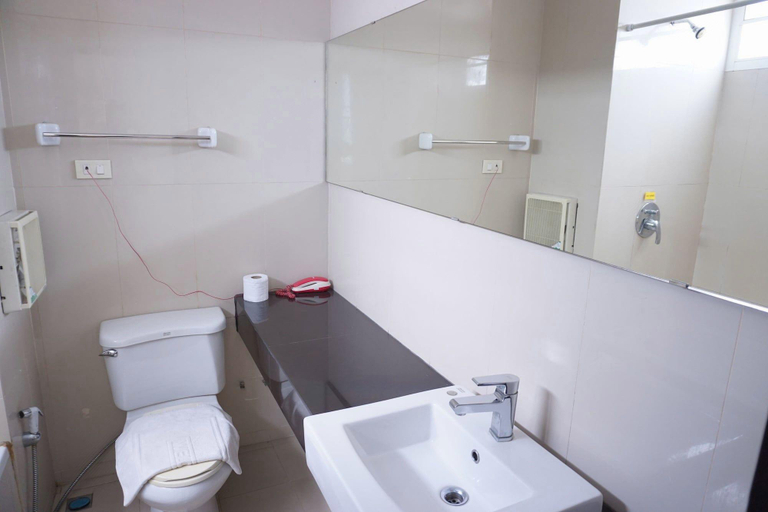 Bathroom 3, Panatara Hotel, Muang Chumphon