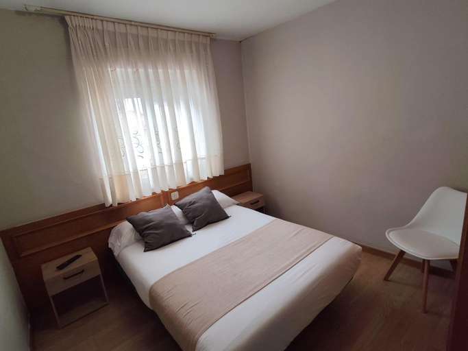 Bedroom 4, Puente Azud, Asturias