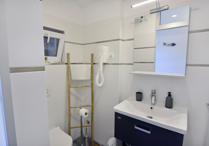 Bathroom 3, Cozy Nest With Stunning sea Views From the Terrace, Umag