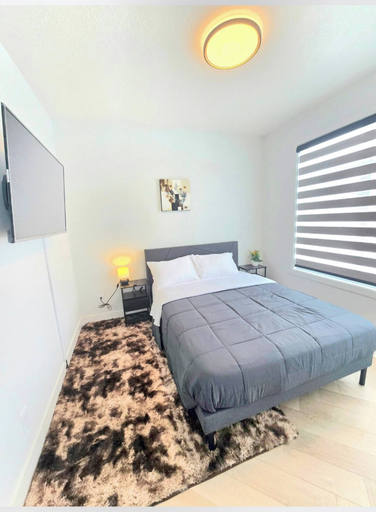 Room 5, Serene 3 Bedroom Home Near YEG With Pool Table, Division No. 11
