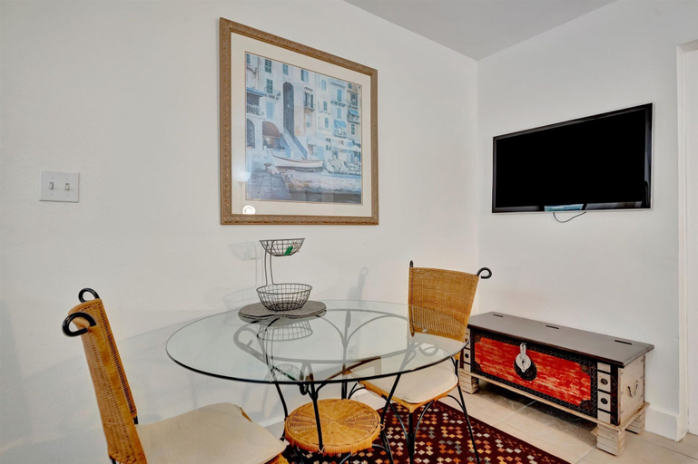 Room 5, Quiet Studio Near Beaches St Armands Circle, Sarasota