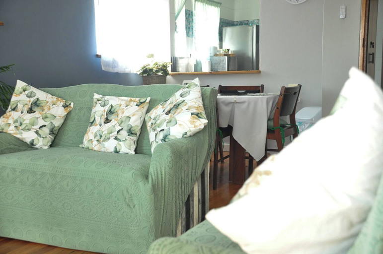 Living room 5, Charming 2-bedroom Apartment in Gqeberha With Garden Views, Nelson Mandela Bay