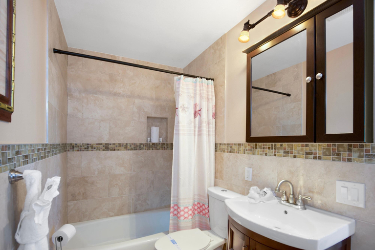 Bathroom 4, Bayview Sunset Getaway A, Lee