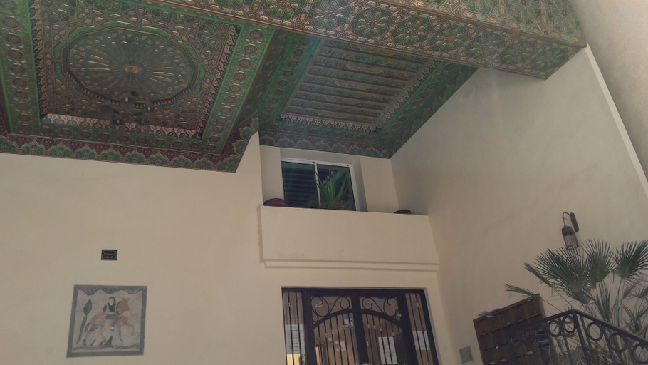 Others 2, Spacious Modern app Richly Furnished, Bouhaira