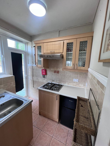 Interior 3, Cozy Studio Flat in South Croydon - Ideal for Short or Long Stays, London
